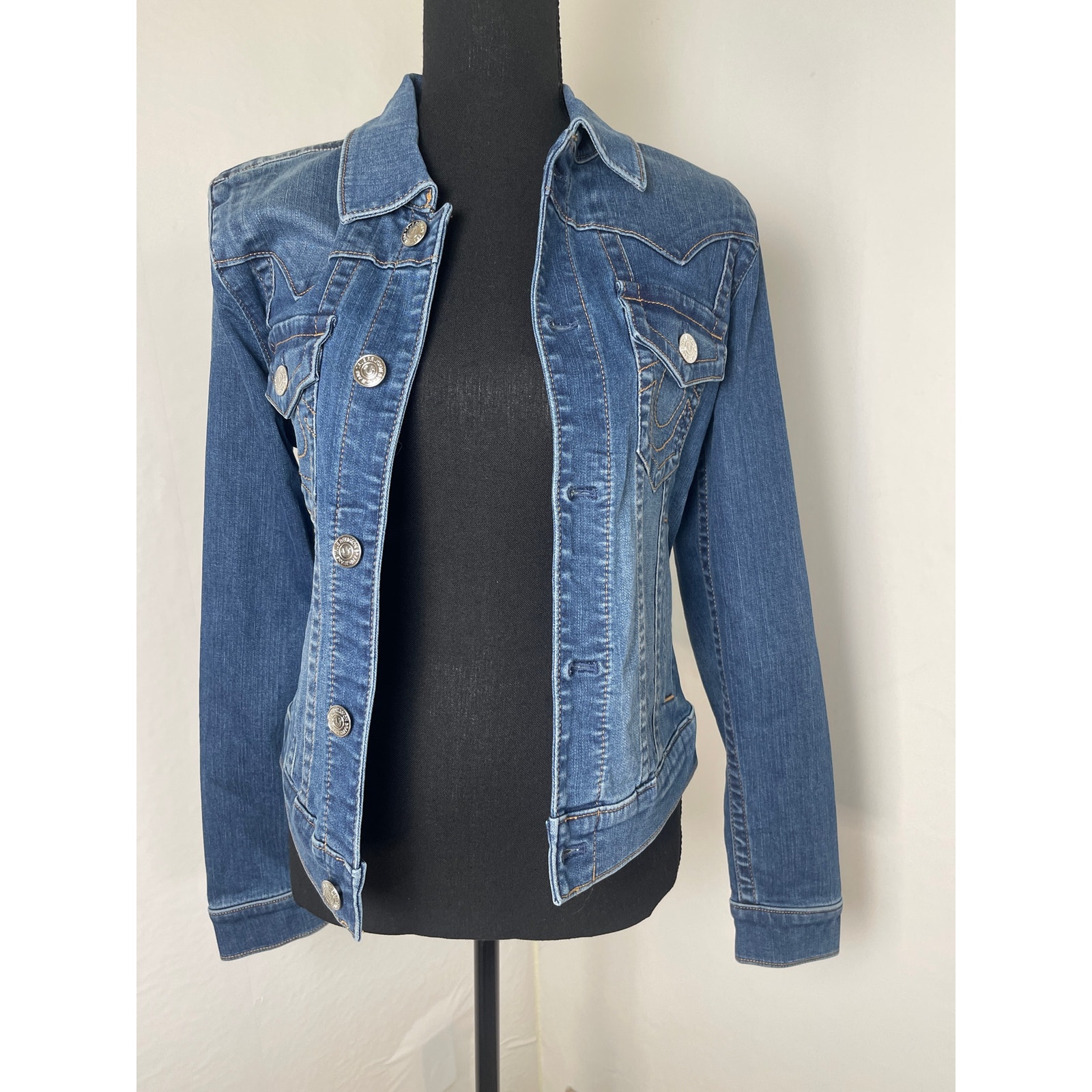 Nwt True Religion Women's Chic Preppy Slim Trucker Denim Jacket Medium Wash S